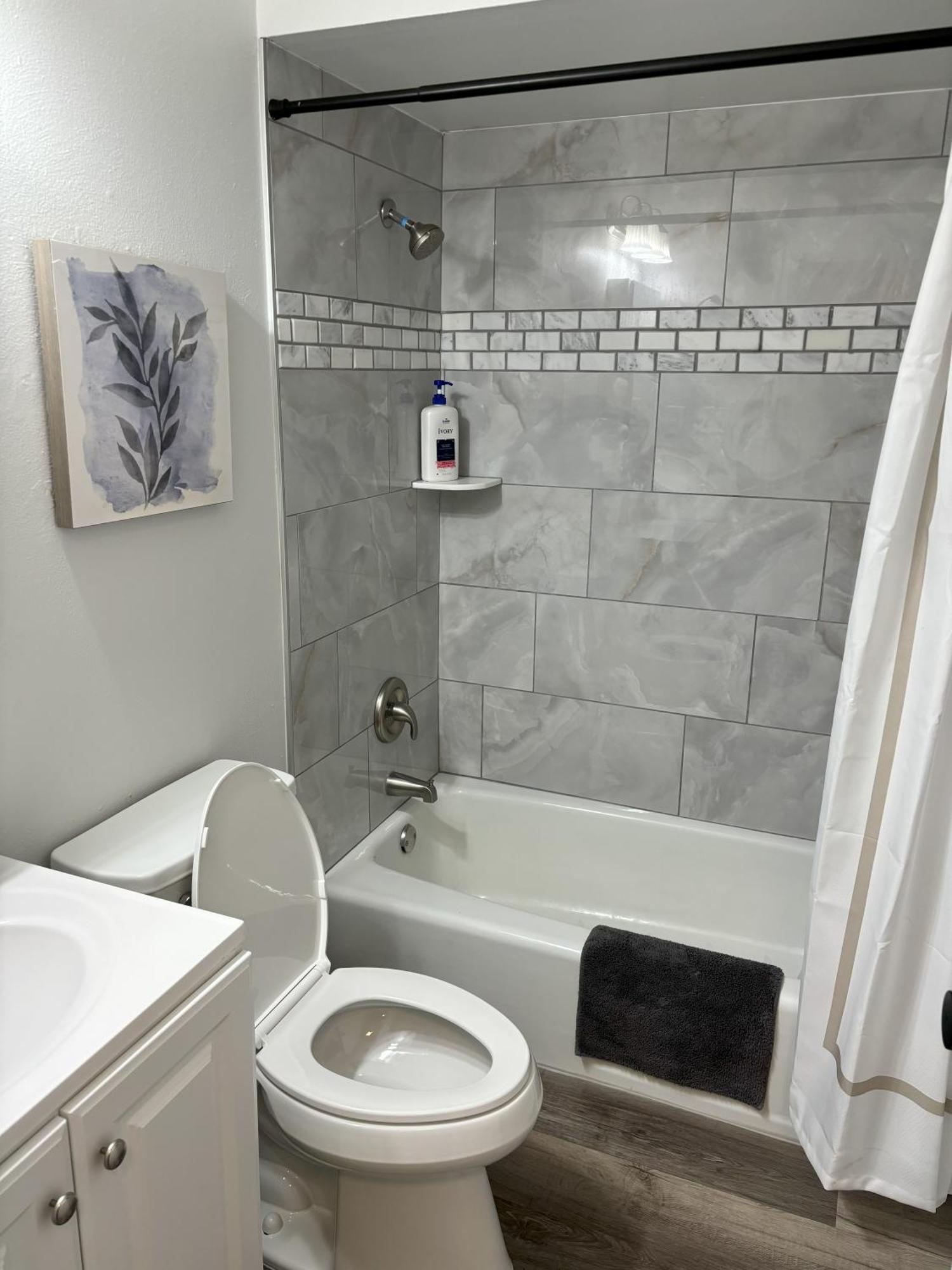 Peaceful Park 2 Bedroom Remodeled Family Suite Granite City Exterior photo